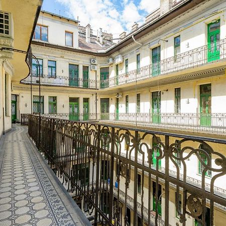 Modernized Condo At Kiraly 51 Budapest Bagian luar foto