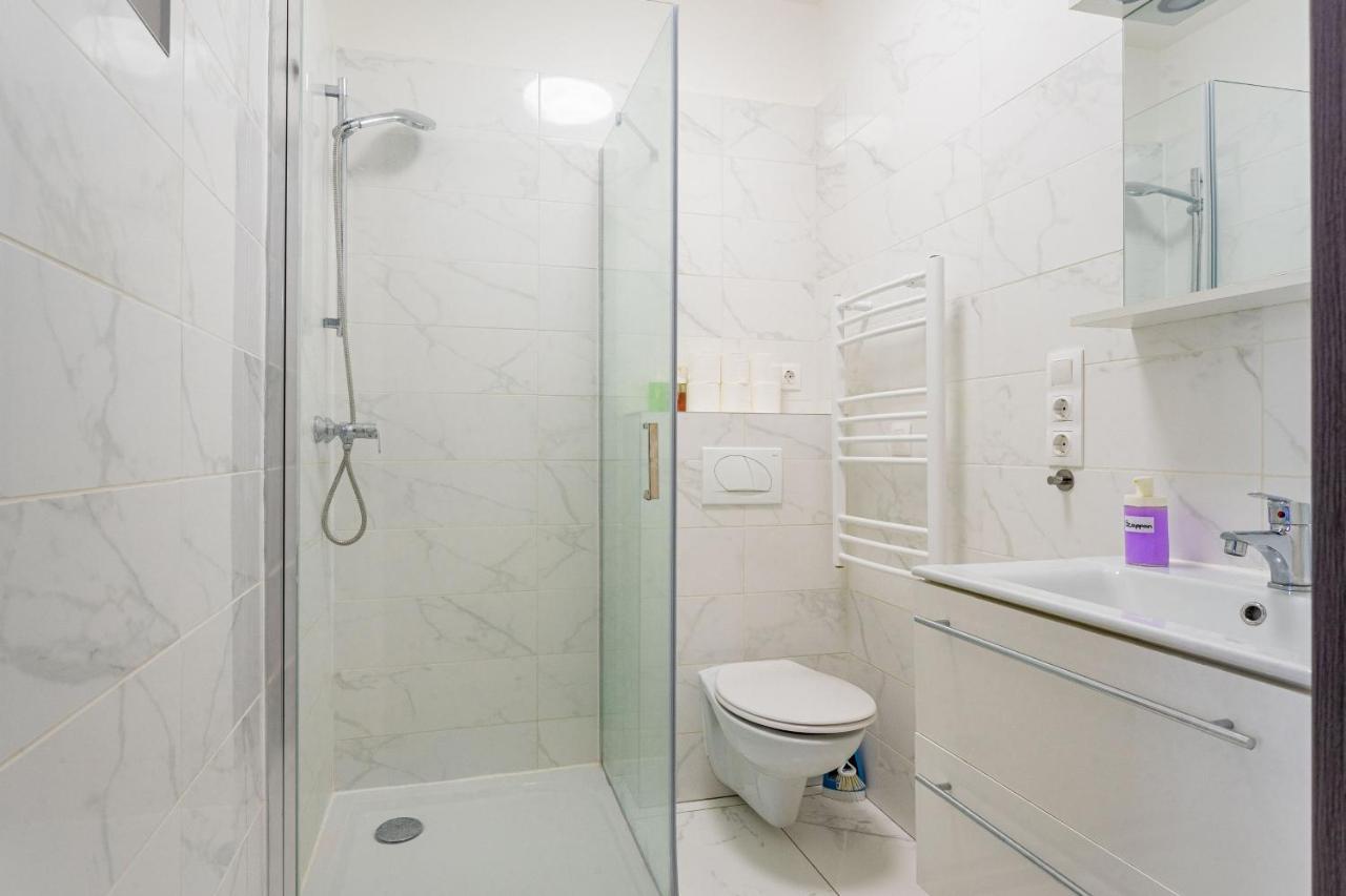 Modernized Condo At Kiraly 51 Budapest Bagian luar foto