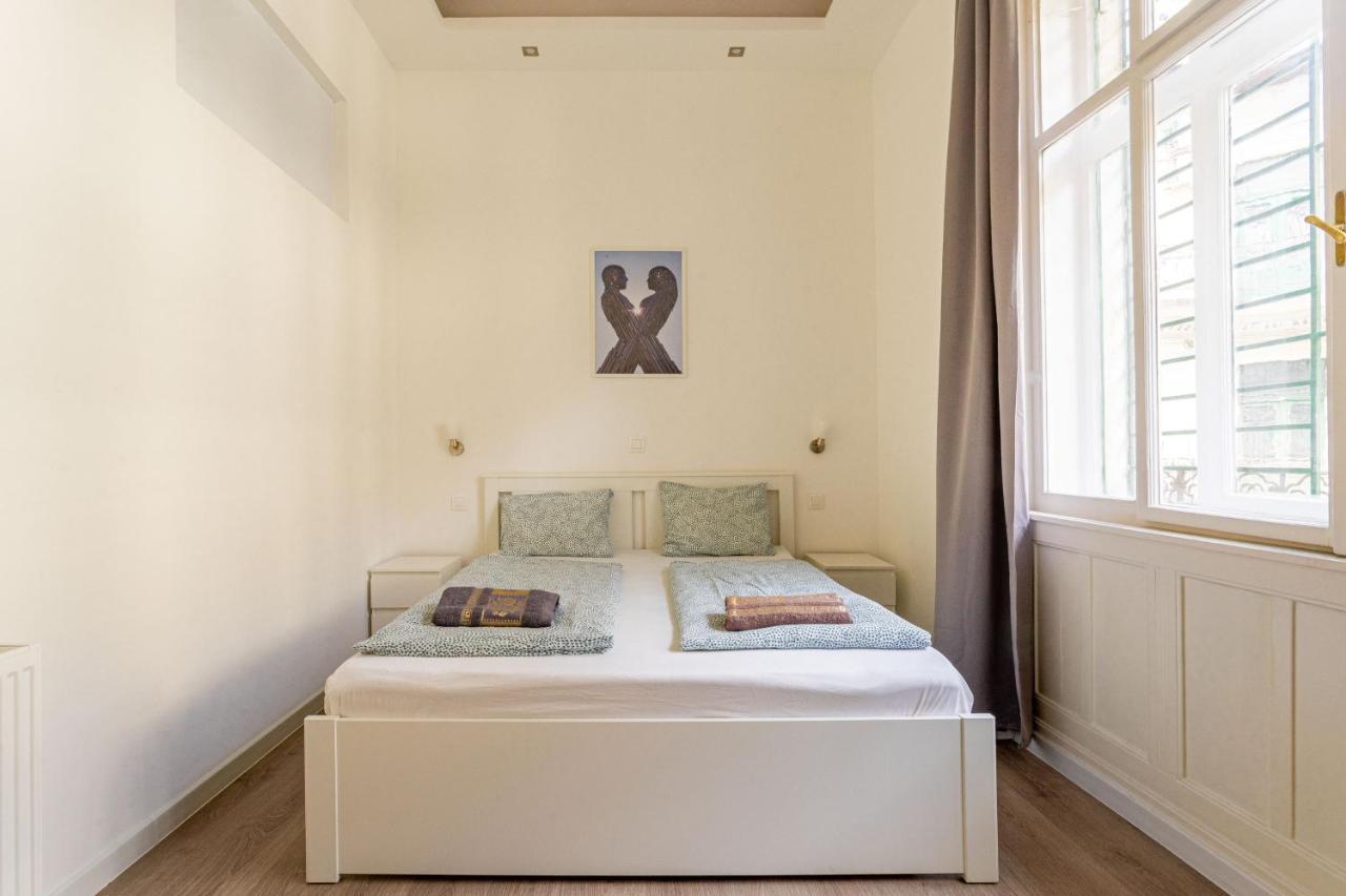 Modernized Condo At Kiraly 51 Budapest Bagian luar foto
