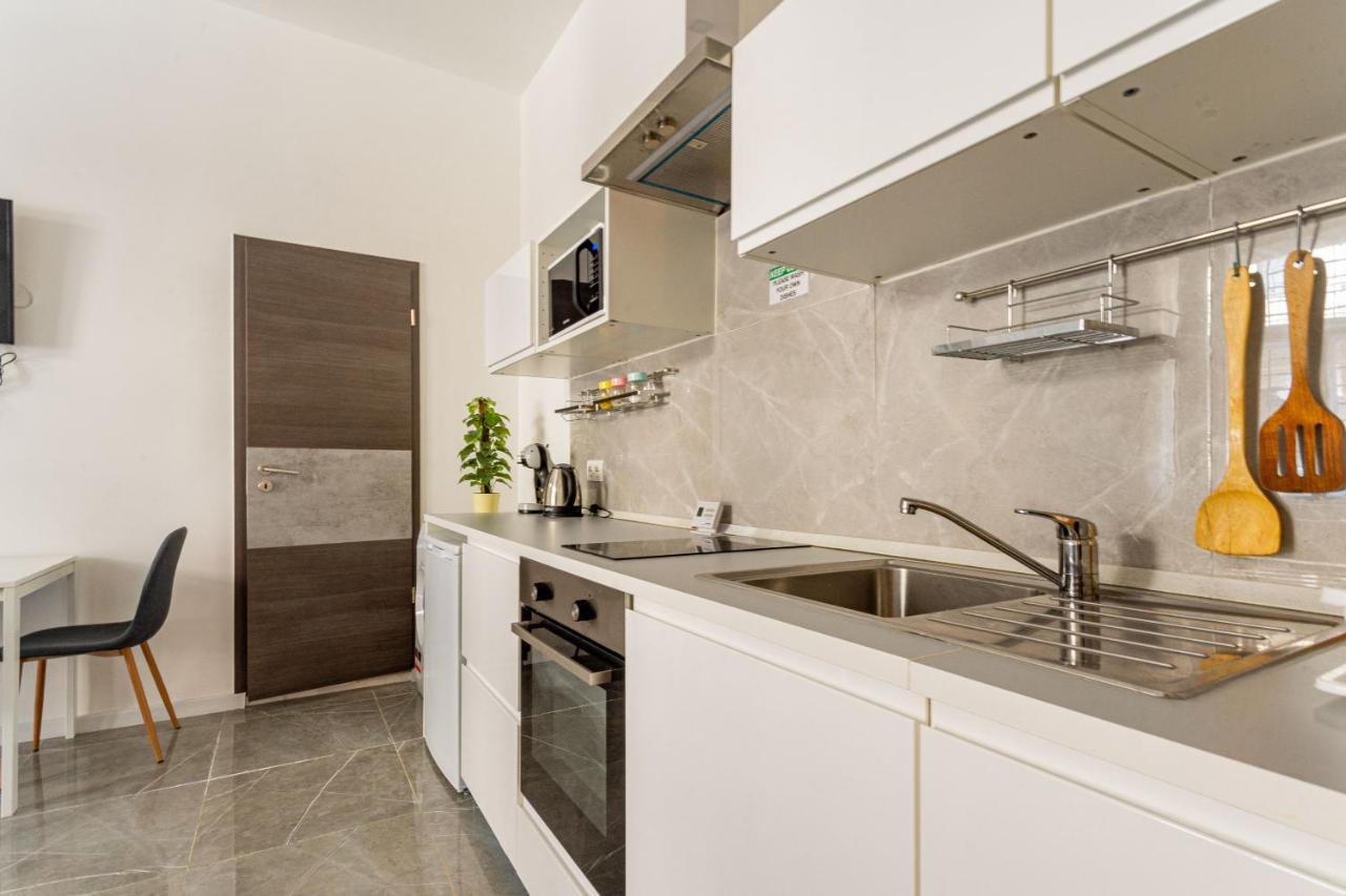 Modernized Condo At Kiraly 51 Budapest Bagian luar foto