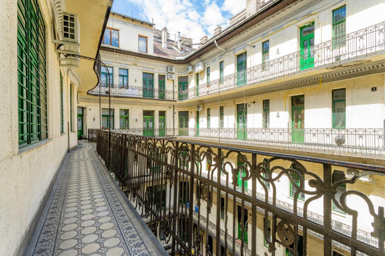Modernized Condo At Kiraly 51 Budapest Bagian luar foto