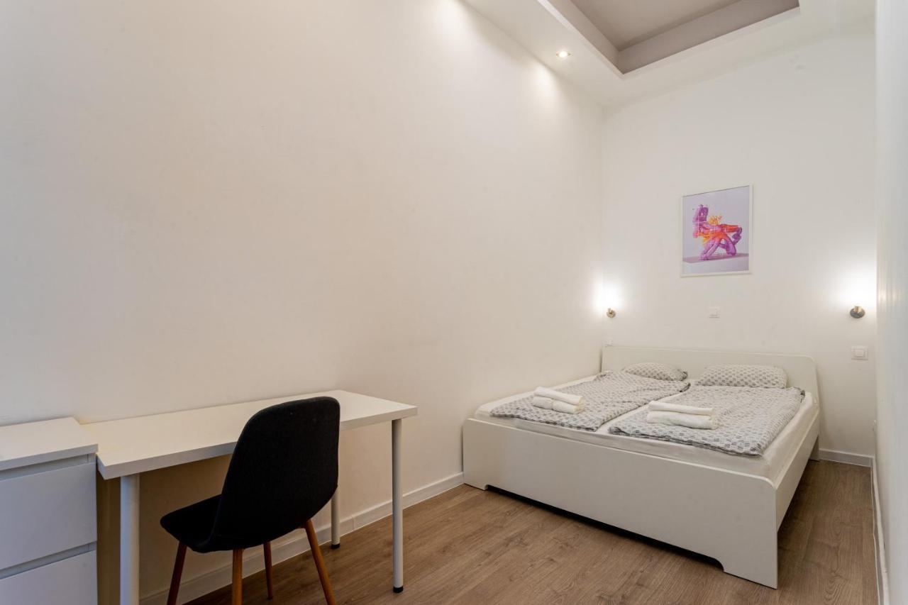 Modernized Condo At Kiraly 51 Budapest Bagian luar foto